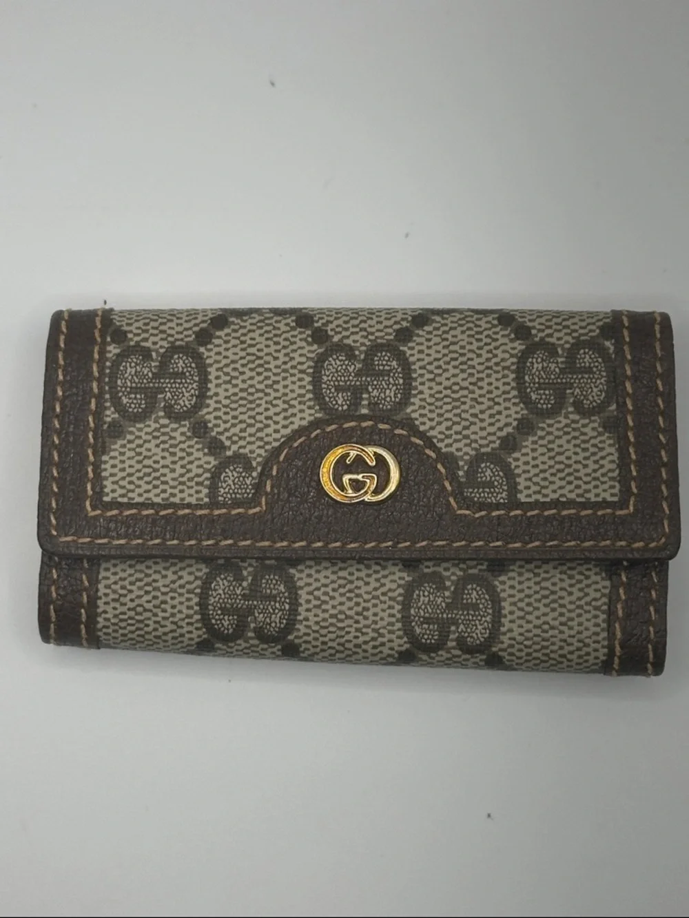 Gucci Beige and Brown GG Canvas Key Wallet with Gold Logo - Picture 4 of 9